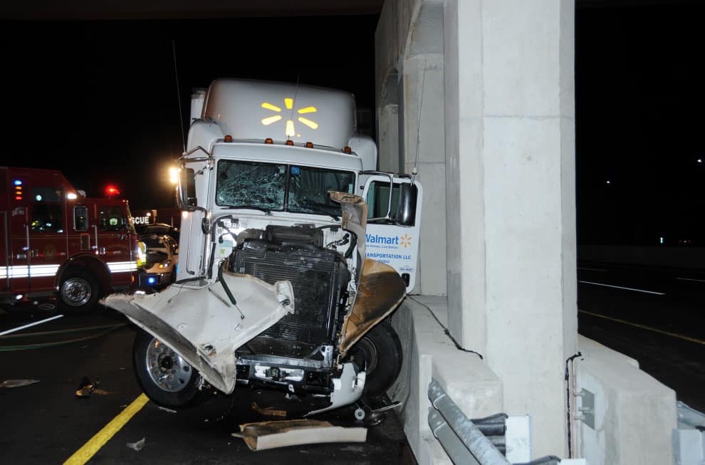 Walmart 18-wheeler truck slams into van carry comedian Tracy Morgan